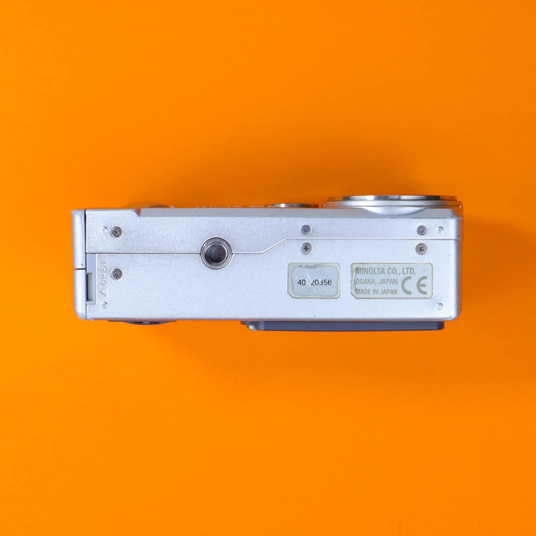 Minolta Dimage F100