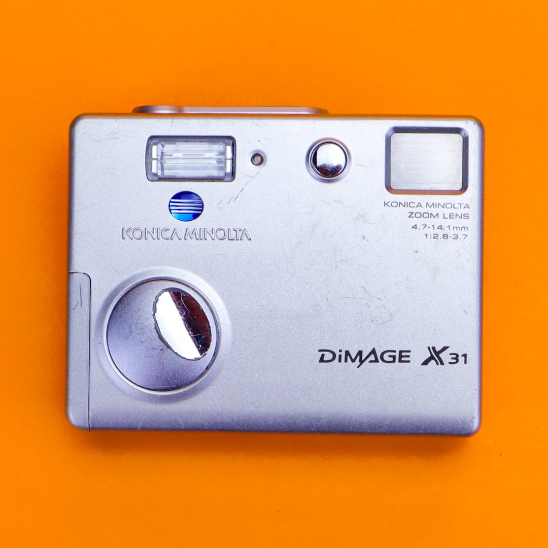 Konica Minolta DiMAGE X31 дополнителна слика