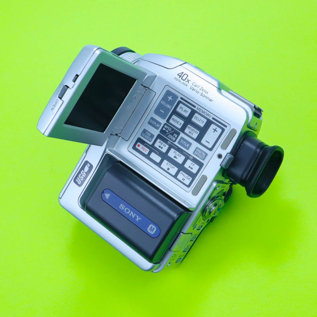 Sony Handycam DCR-PC110E дополнителна слика