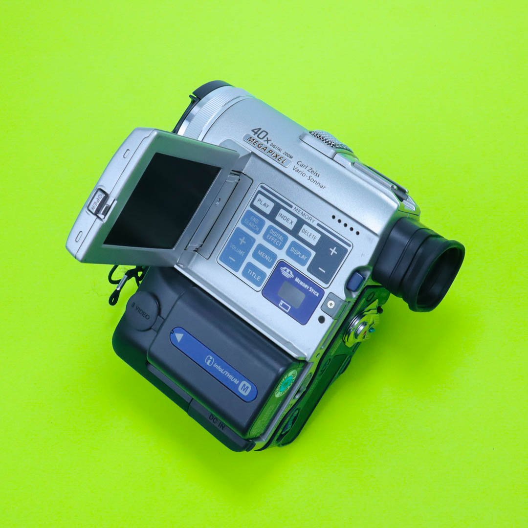Sony Handycam DCR-PC100E дополнителна слика