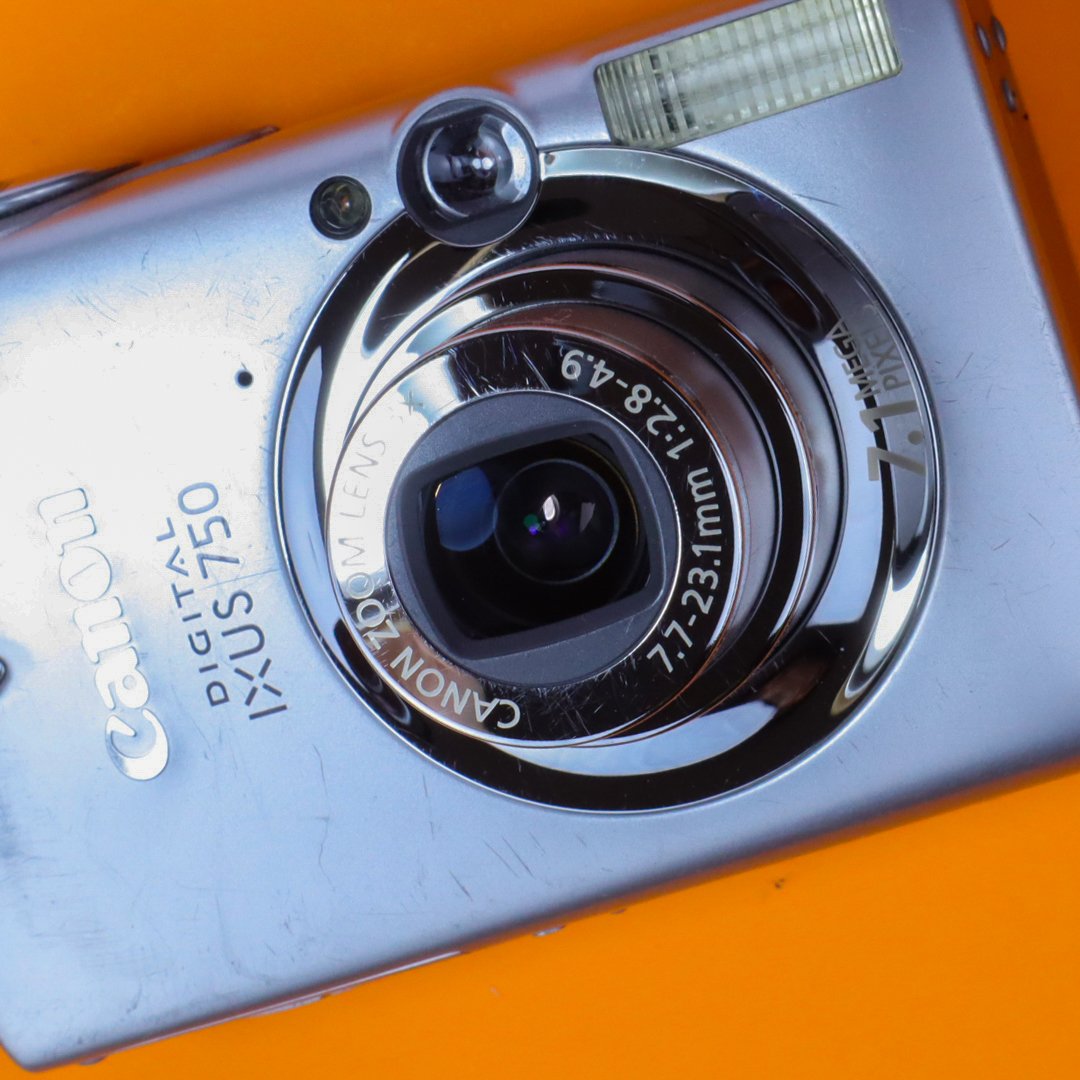 Canon Digital IXUS 750
