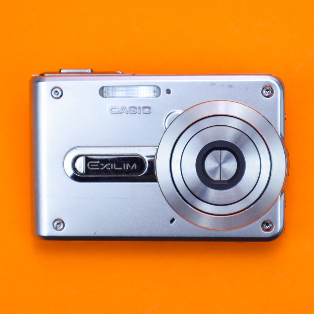 Casio Exilim EX-S100 дополнителна слика