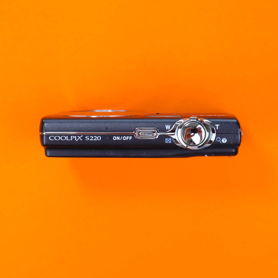 Nikon Coolpix S220