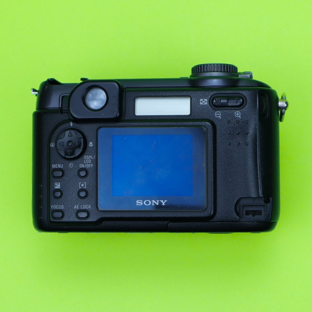 Sony Cyber-shot DSC-S85 дополнителна слика