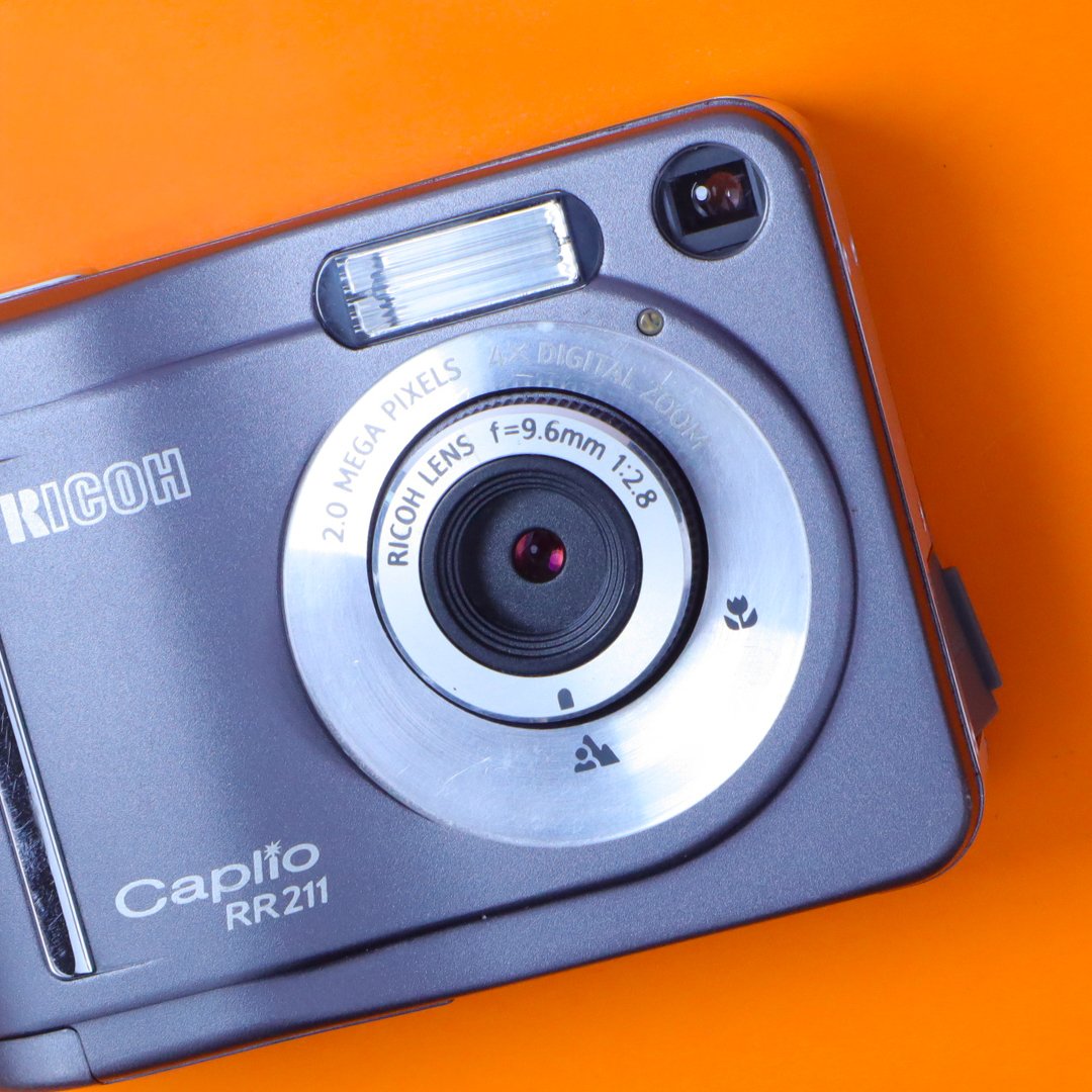 Ricoh Caplio RR211