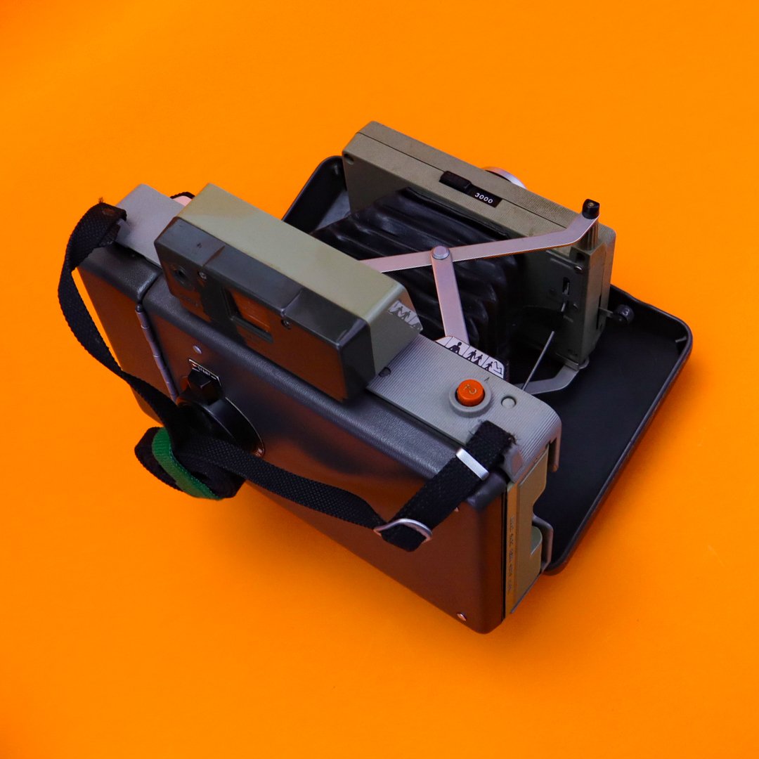 Polaroid Automatic 330 Land Camera
