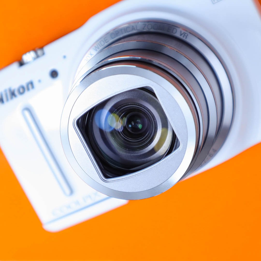 Nikon Coolpix S9700