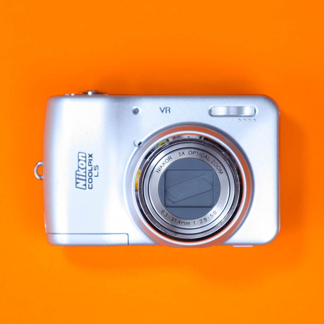 Nikon Coolpix L5 дополнителна слика